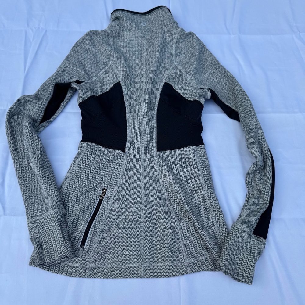 Lululemon Full Tilt Half Zip Herringbone Pullover Size 2 - Picture 6 of 9